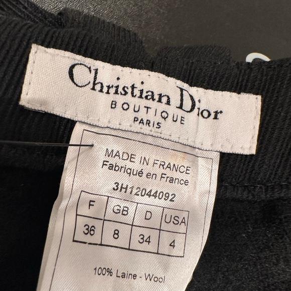 100% Authentic Christian Dior pants 😍 so CUTE has built in belt - Picture 3 of 7